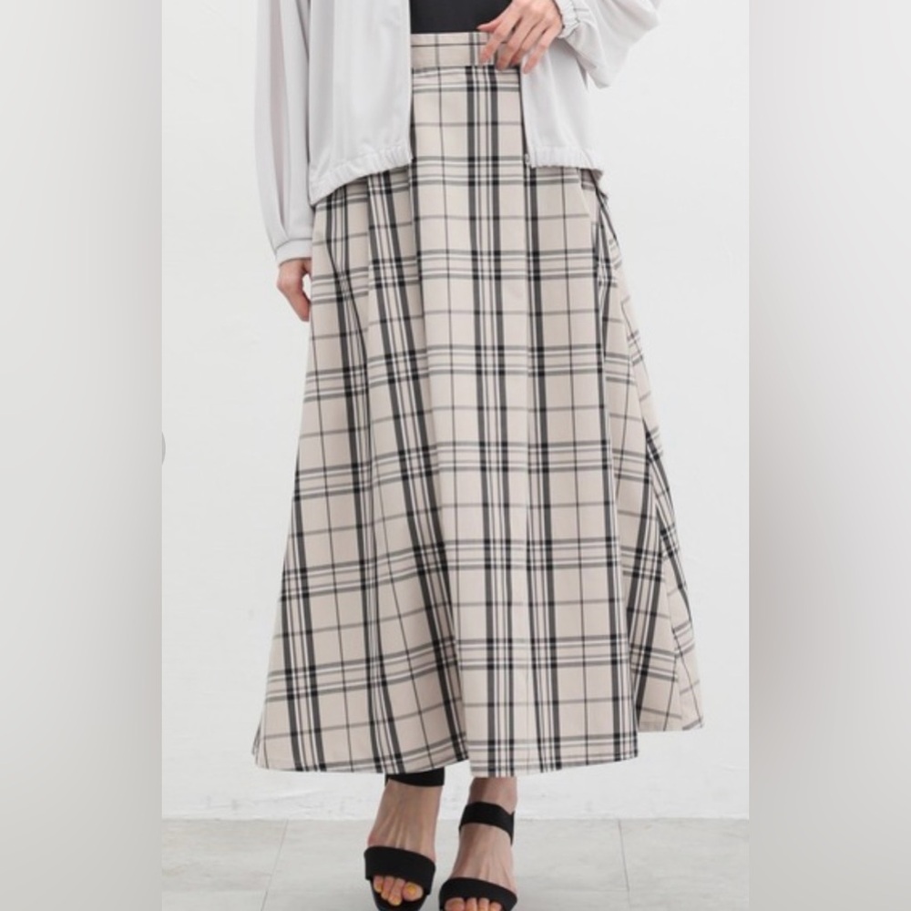 Plaid A-Line Skirt - Black and White